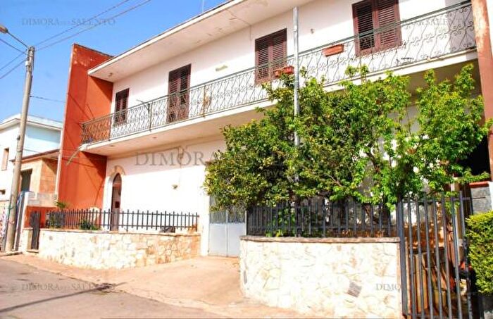 Casa con 6 locali in vendita in Via dei Caduti, Alessano