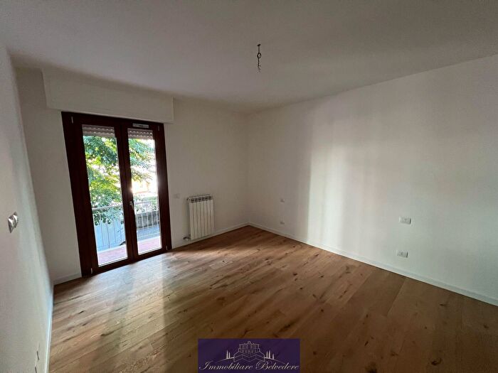 Appartamento con 5 locali in vendita in Via Desiderio da Settignano, Firenze