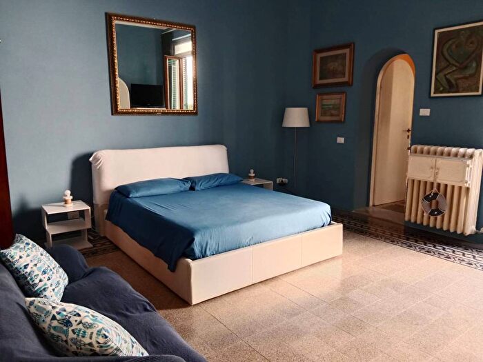 Appartamento bilocale in affitto in Via Cristoforo Colombo, Lungomare, Viareggio