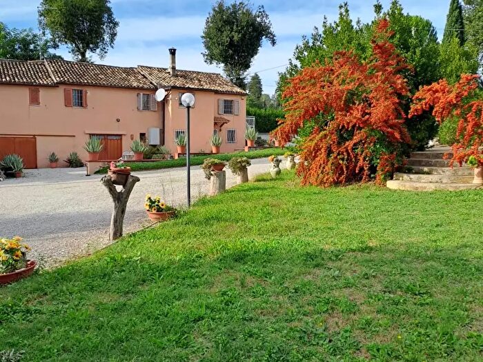 Casa con 5 locali in vendita in Treia