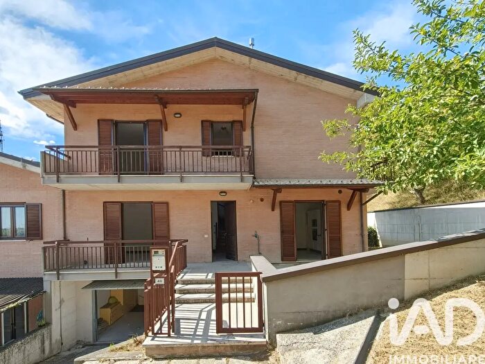 Casa con 7 locali in vendita in Via Giacomo Puccini, Sarnano
