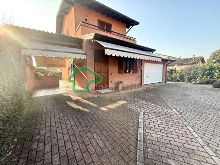 Casa quadrilocale in vendita in Via F Bonaccorsi, Secugnago