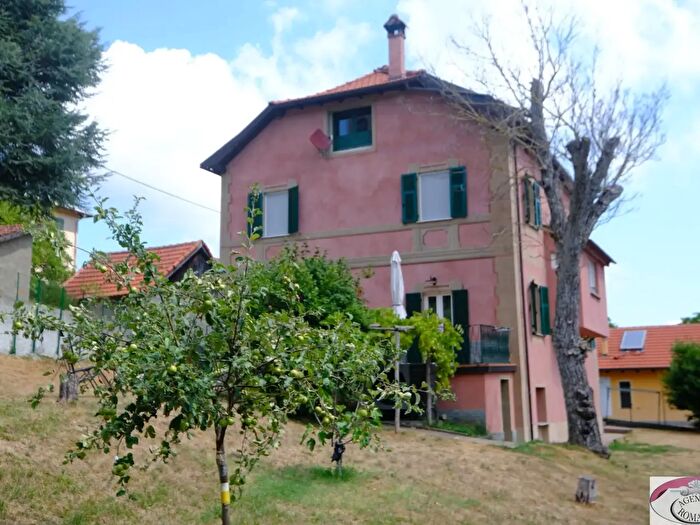 Casa con 12 locali in vendita in Sassello