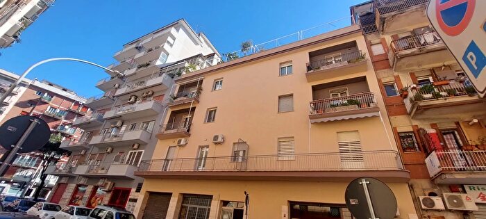 Appartamento trilocale in vendita in Via Oreste Salomone, Roma