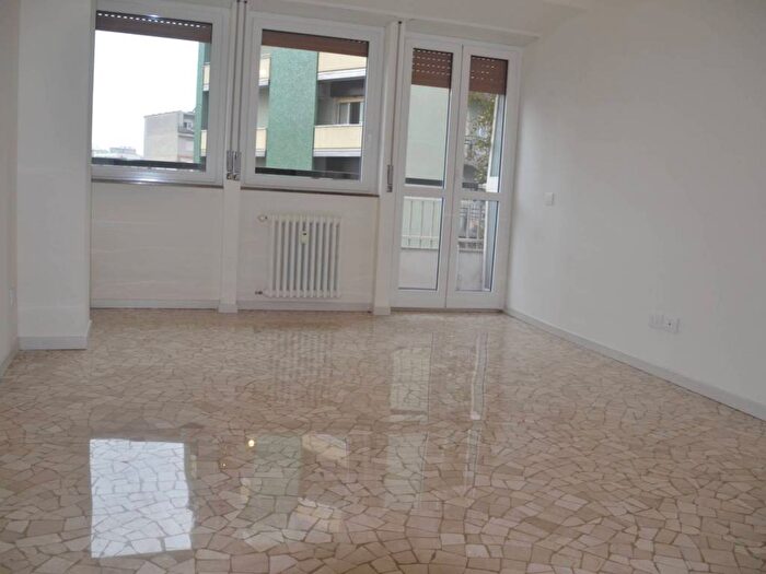 Appartamento trilocale in affitto in Via Francesco Koristka, Cenisio, Milano
