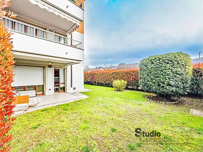 Appartamento quadrilocale in vendita in Via Papa Giovanni Paolo II, Oggiono