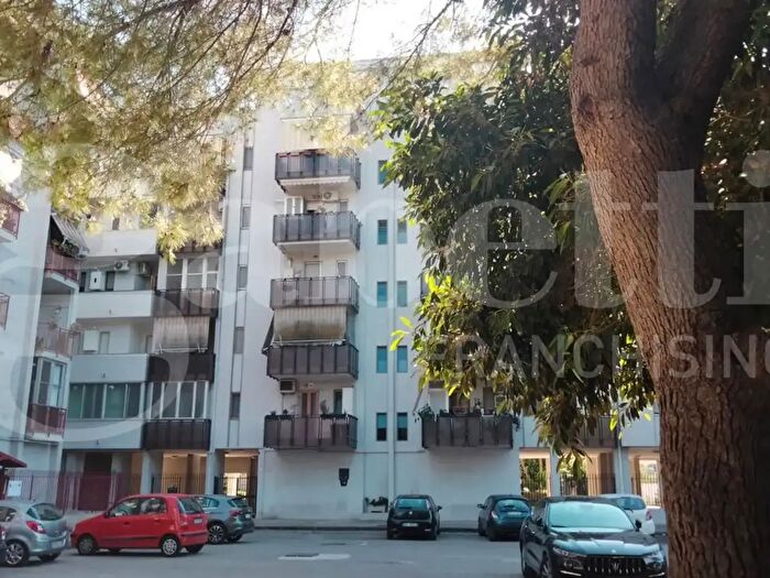 Appartamento quadrilocale in vendita in Via Lago di Viverone, Taranto