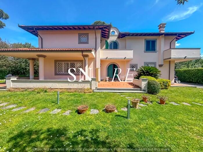 Casa con 6 locali in vendita in Via Don I Lazzeri, Forte Dei Marmi