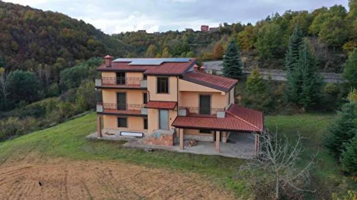Casa con 6 locali in vendita in Contrada Montagnola, Acri