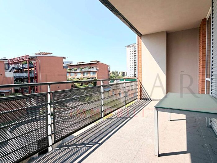 Appartamento quadrilocale in affitto in Via Savona, Solari, Milano