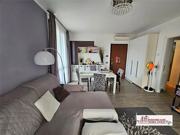 Appartamento trilocale in vendita in Via Clara Maffei, Sedriano