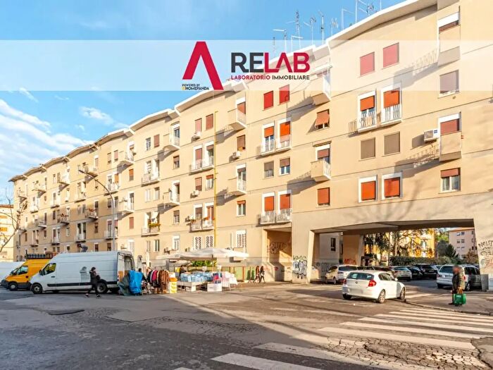 Appartamento trilocale in vendita in Via Marco Valerio Corvo, Roma