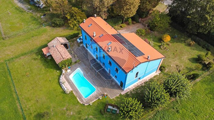 Casa con 11 locali in vendita in Fidenza