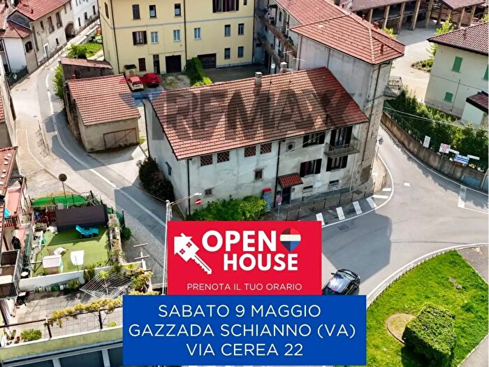 Appartamento quadrilocale in vendita in Via Cerea, Gazzada Schianno