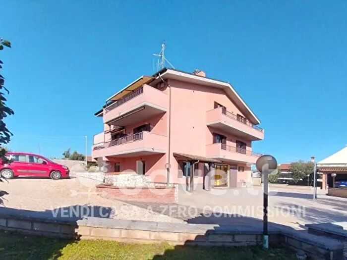 Casa con 6 locali in vendita in Lariano