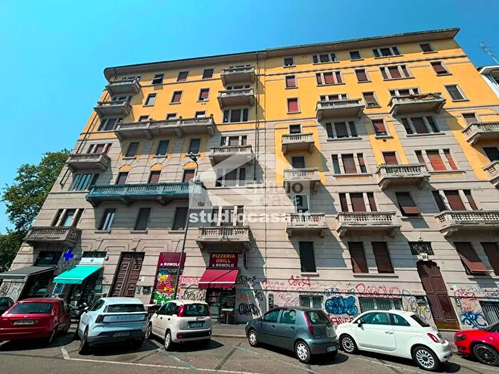 Appartamento quadrilocale in affitto in Viale Romolo, Milano