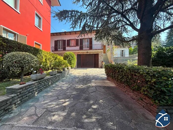 Casa con 8 locali in vendita in Villar Perosa Via Alfieri, Villar Perosa