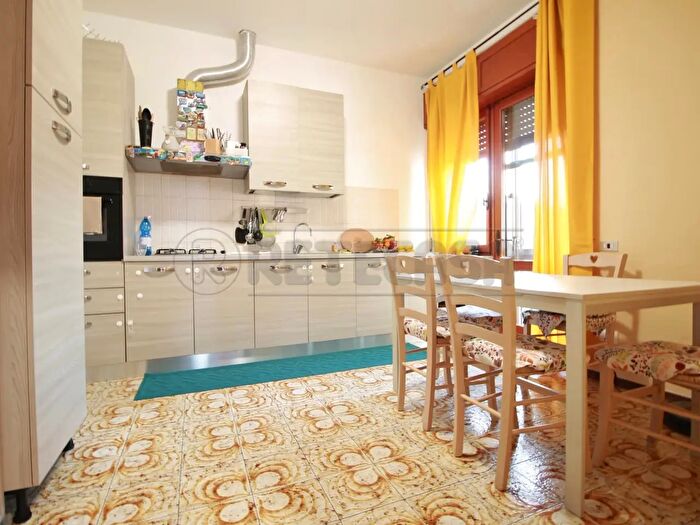 Appartamento con 6 locali in affitto in Via Kennedy, Montorso Vicentino