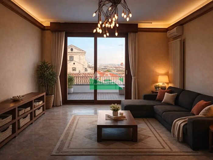 Appartamento con 6 locali in vendita in Ravenna