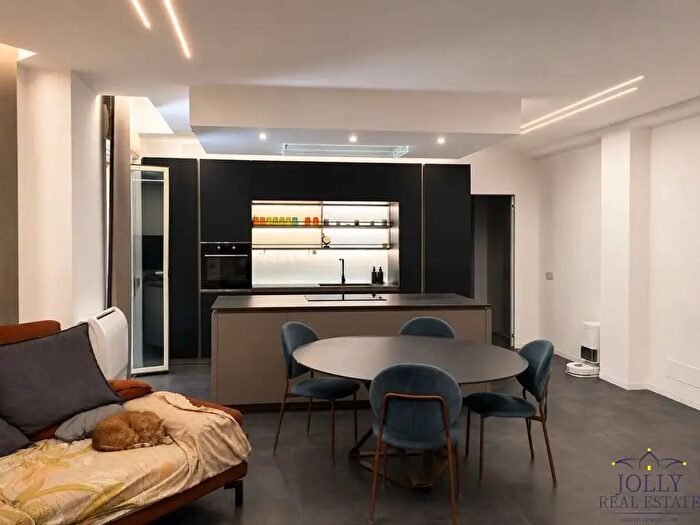 Appartamento quadrilocale in vendita in Viale Tisia, Siracusa