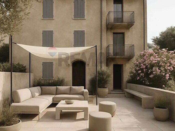 Casa con 8 locali in vendita in Via SantAnna, Cuasso Al Monte
