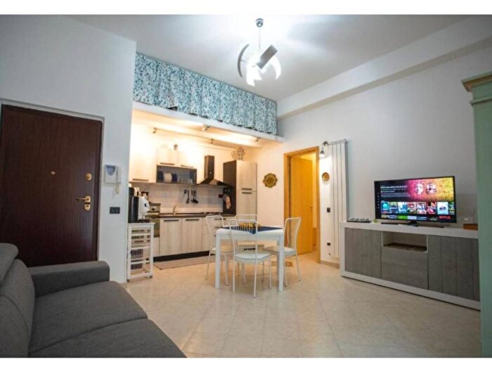 Appartamento trilocale in affitto in Via delle Pergole, Cassaro, Palermo