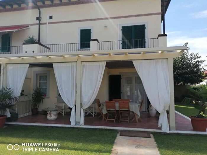 Casa con 6 locali in affitto in Traversa Crociale, Pietrasanta