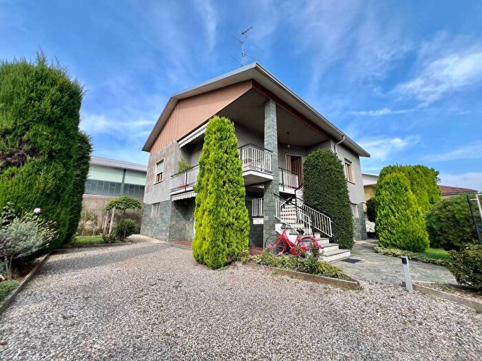 Casa trilocale in vendita in Via per Uboldo, Gerenzano