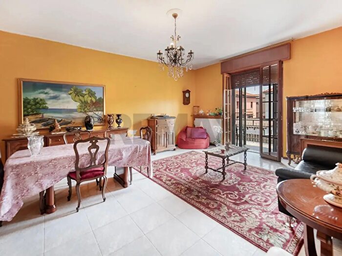 Appartamento con 5 locali in vendita in Via Meredo, Seveso