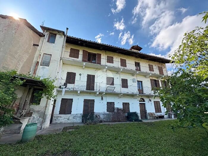 Appartamento con 9 locali in vendita in Cascina Trione, Cuorgne