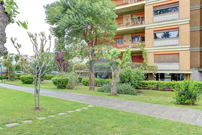 Appartamento con 6 locali in vendita in Via Cassia, Roma