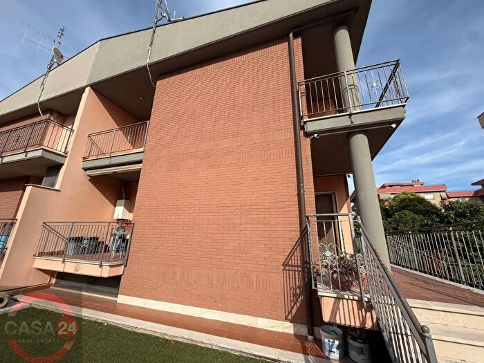 Casa con 7 locali in vendita in Via Simplicio, Latina