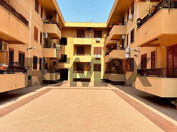 Appartamento quadrilocale in vendita in Via CL, Palermo