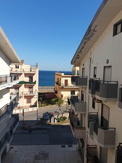 Appartamento quadrilocale in vendita in Piazza San Rocco, Ali Terme