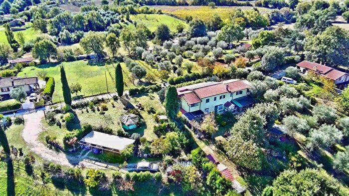 Casa con 9 locali in vendita in Manciano