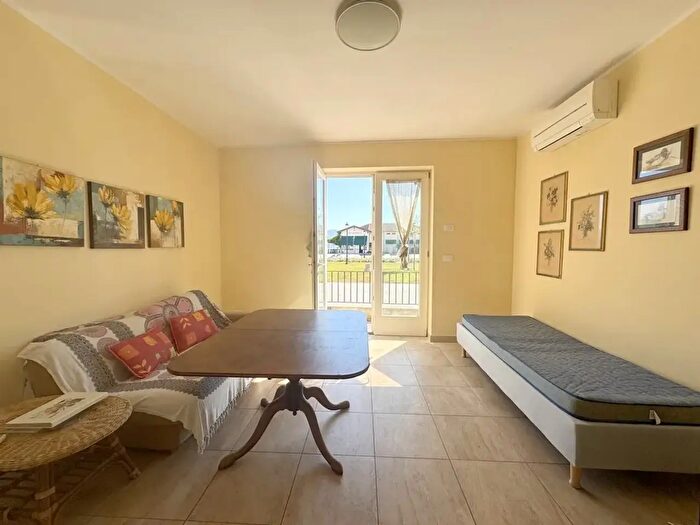 Appartamento con 6 locali in vendita in Viareggio