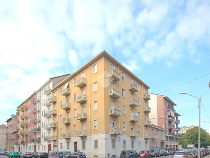 Appartamento trilocale in vendita in Via Viterbo, Torino