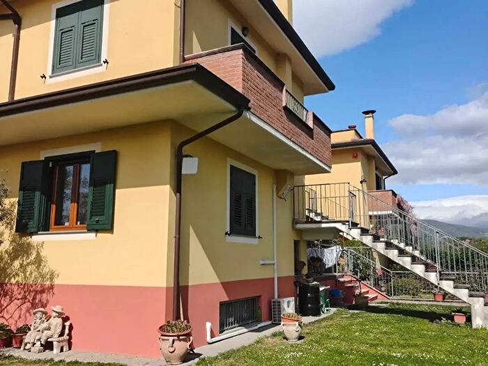Casa con 8 locali in vendita in Aulla