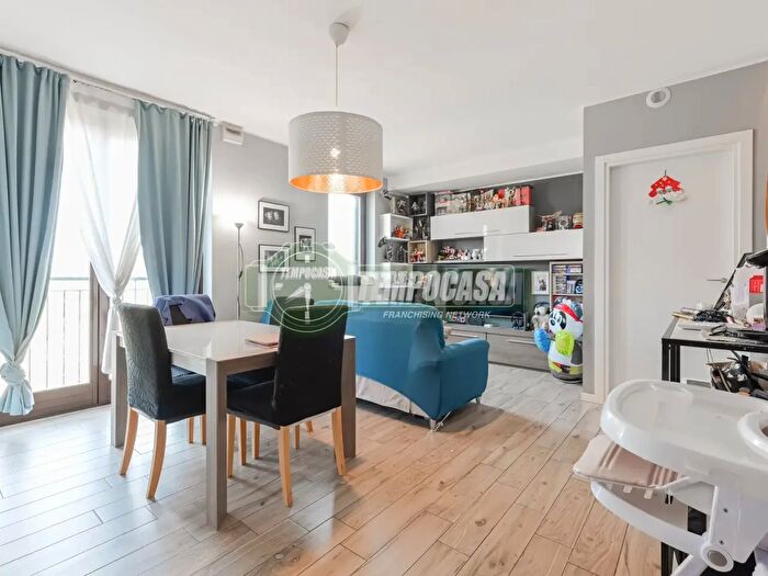 Appartamento trilocale in vendita in Via Gabriele d'Annunzio, Roncello
