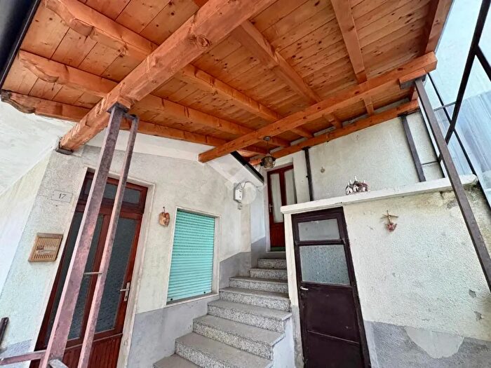 Casa bilocale in vendita in Via Oschiolo, Gazzaniga