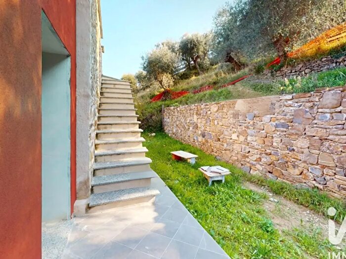 Appartamento con 6 locali in vendita in Frazione Campi, Civezza