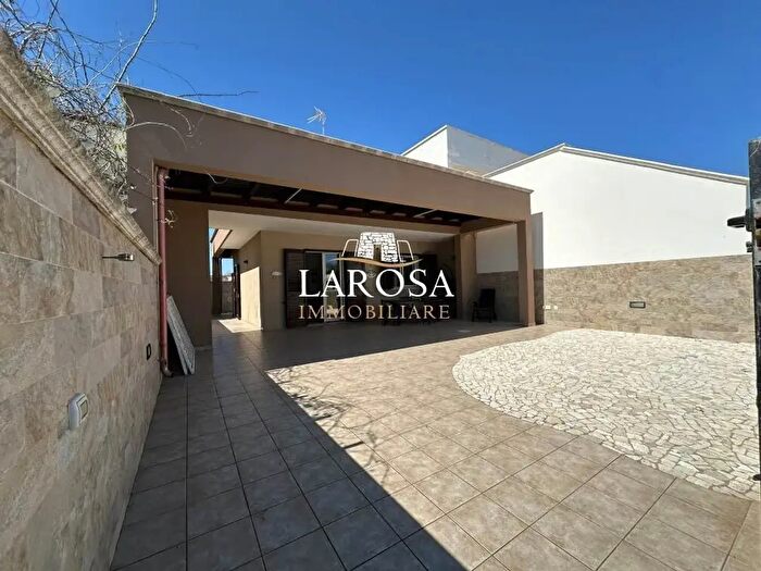 Casa quadrilocale in vendita in Melendugno