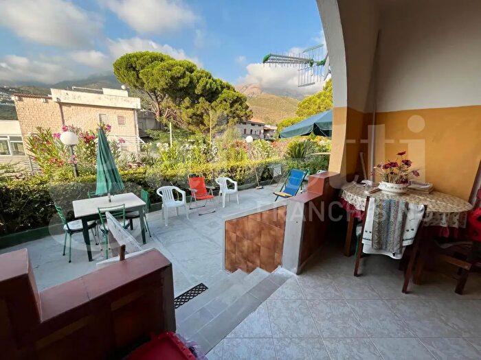 Appartamento trilocale in vendita in Contrada Vannefora, San Nicola Arcella