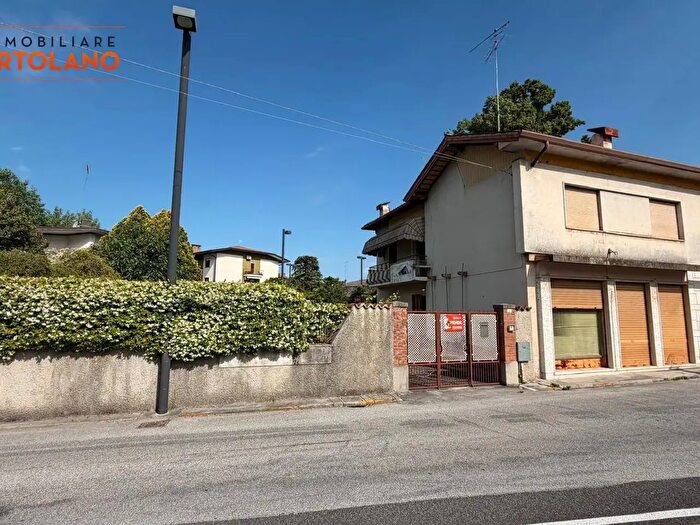Casa quadrilocale in vendita in Piazza Roma, Fogliano Redipuglia