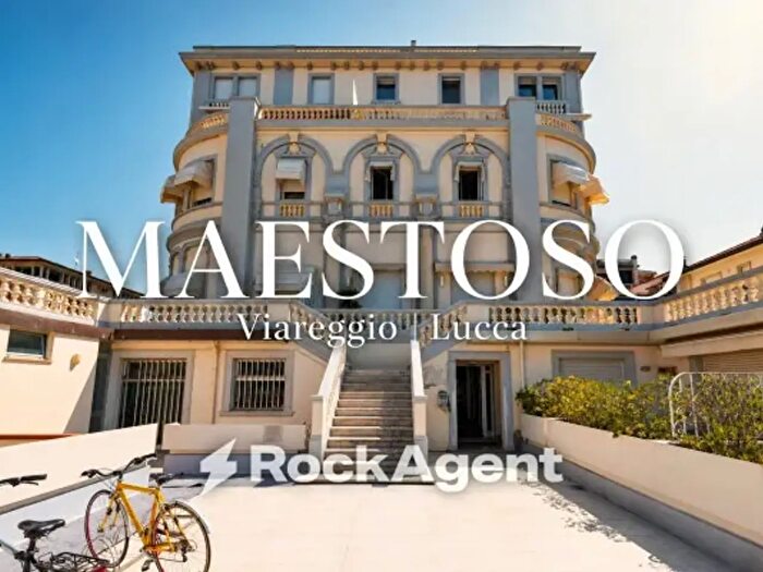 Appartamento bilocale in vendita in Viale Giosuè Carducci a, Viareggio