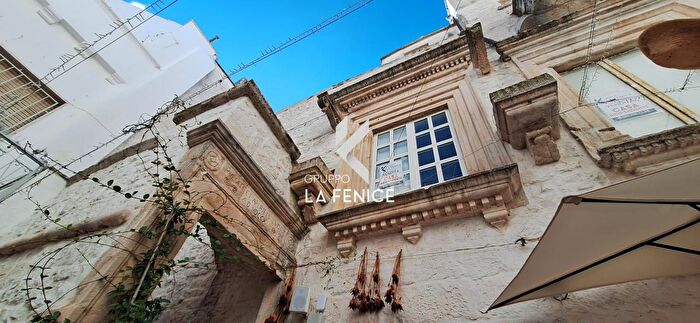 Casa con 6 locali in vendita in Via Morelli, Locorotondo