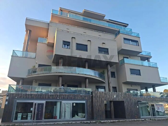 Appartamento con 6 locali in vendita in Corso Unita dItalia, San Cataldo