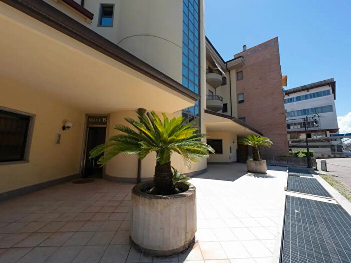 Appartamento trilocale in vendita in Via Savio, Vibo Valentia