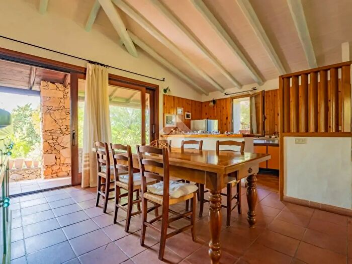 Casa con 6 locali in vendita in Via Pazzolu, Olbia