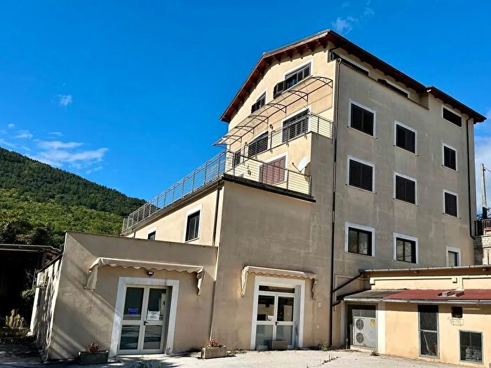 Casa con 5 locali in vendita in Via Fuori Porta Napoli Snc, L'Aquila